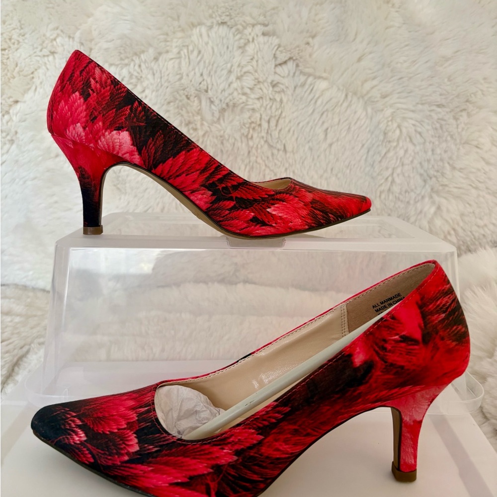 NEW Karen Scott Red and Black Patterned Heels
